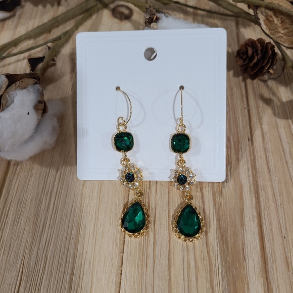 💚💚NEW💚💚GORGEOUS!! Emerald Green Rhinestone Waterdrop Earrings - Picture 6 of 12